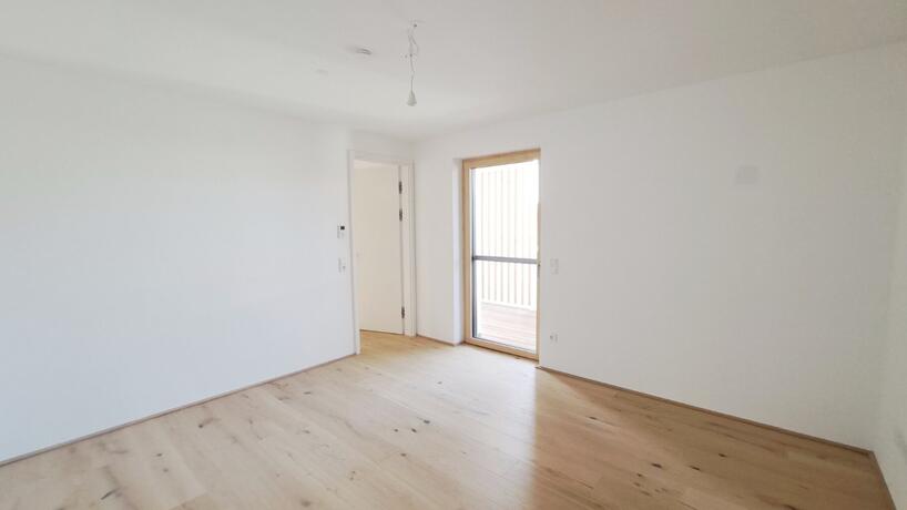 LFS Wohnung Top 16 helles Zimmer