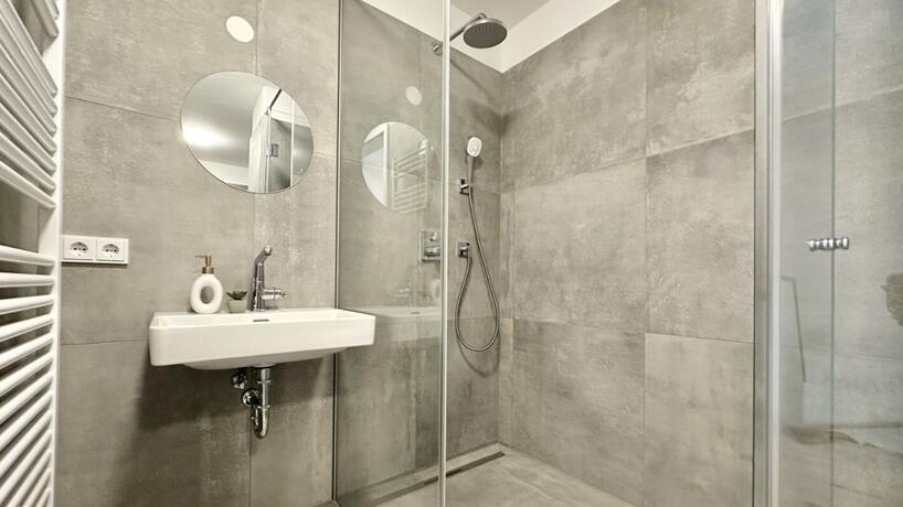 Wohnung Top 17 modernes Badezimmer mit Dusche