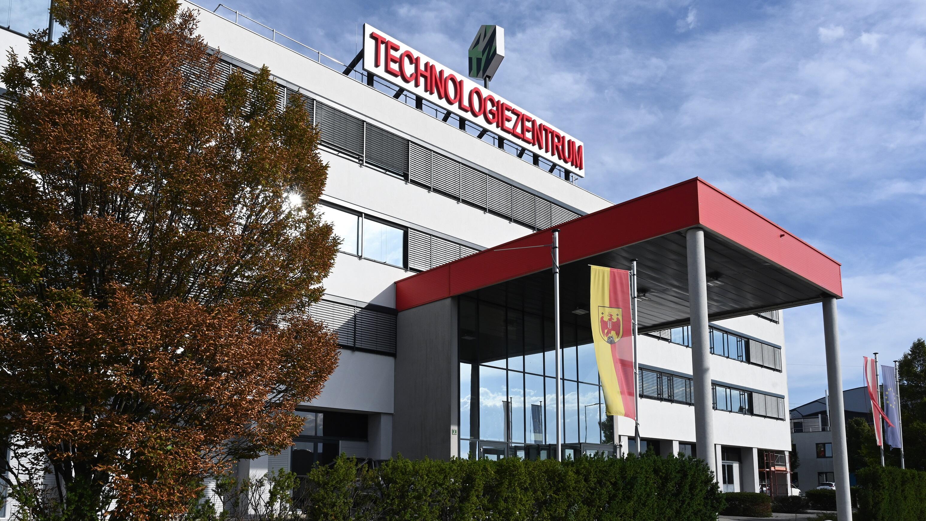 TZN Gebäude Komplettaufnahme Vorderseite