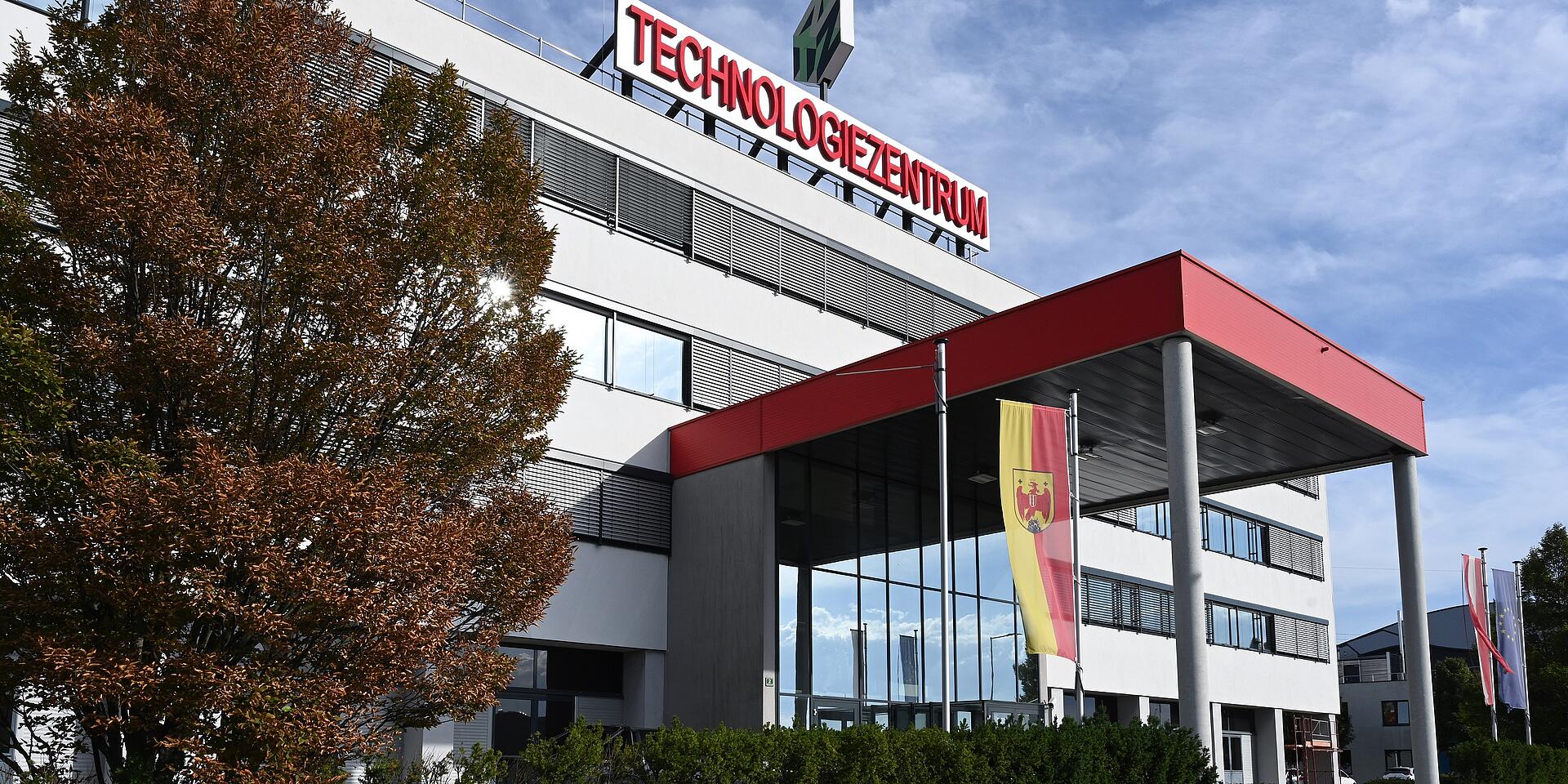 TZN Gebäude Komplettaufnahme Vorderseite