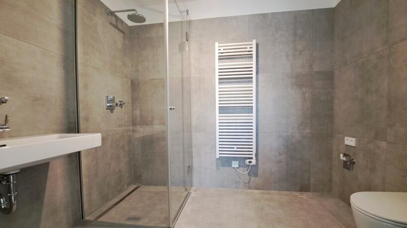 Wohnung Top 19 modernes Badezimmer mit Dusche
